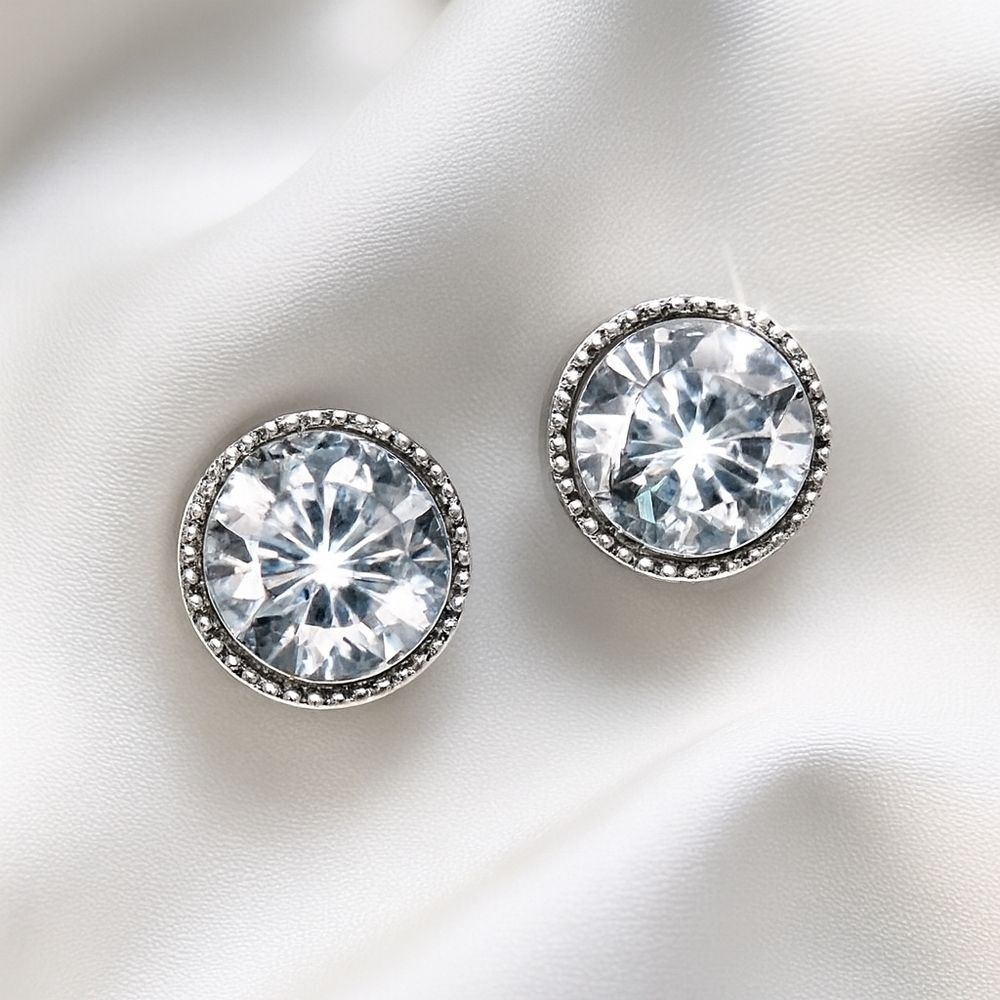 Elegant Silver Sparkling Crystal Stud Earrings – Classic Women Fashion Jewelry